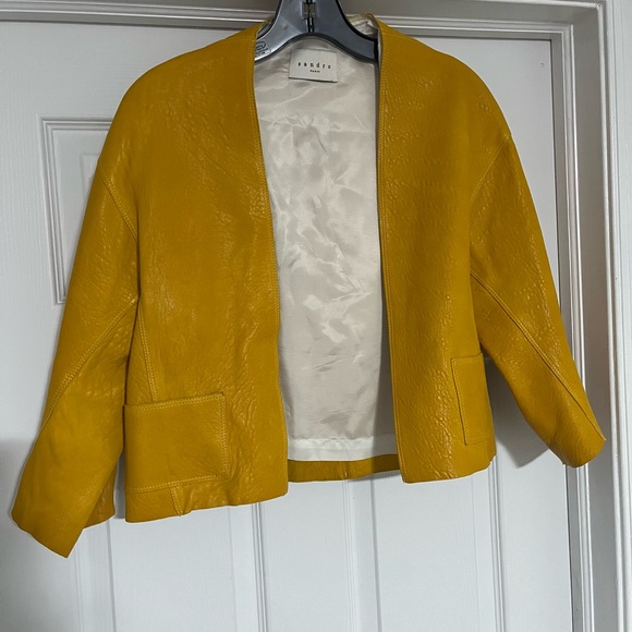 Sandro Yellow leather Blazer with Wide Collar and Cropped Fit. Size XS. - Picture 1 of 6
